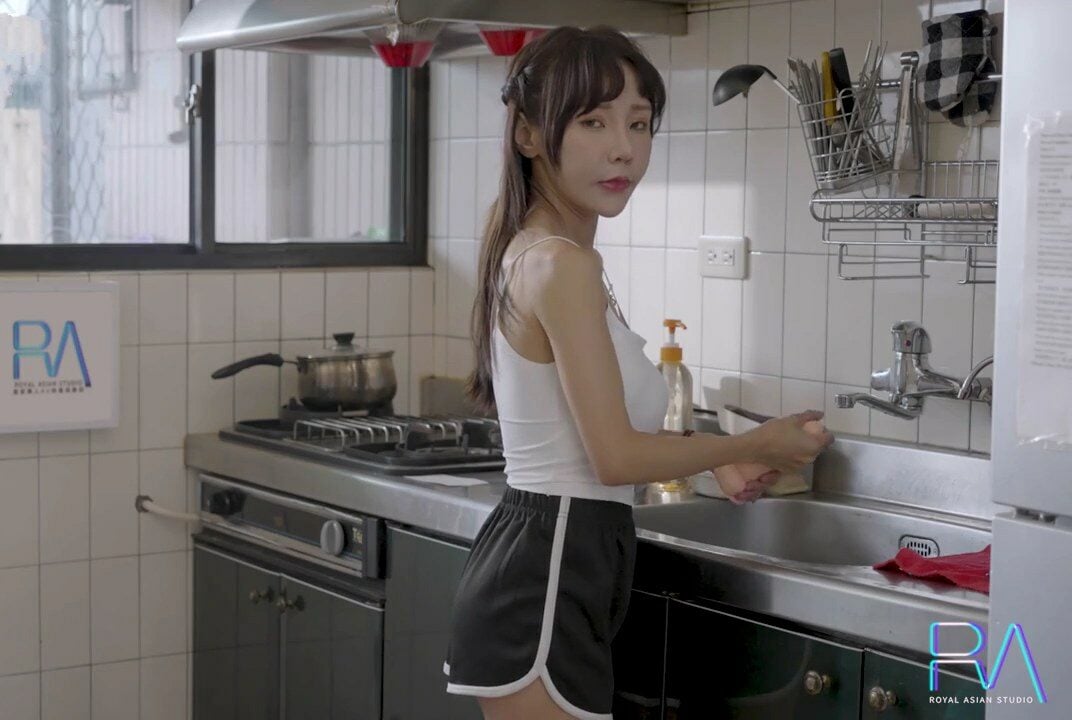 Bố dượng và cô con gái dâm đãng của vợ