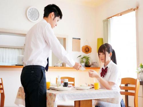 Chị gái tốt bụng chiều lòng cậu em trai mới lớn